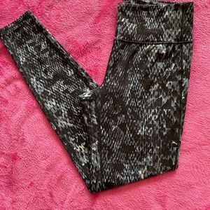 Athleta snake print leggings size M